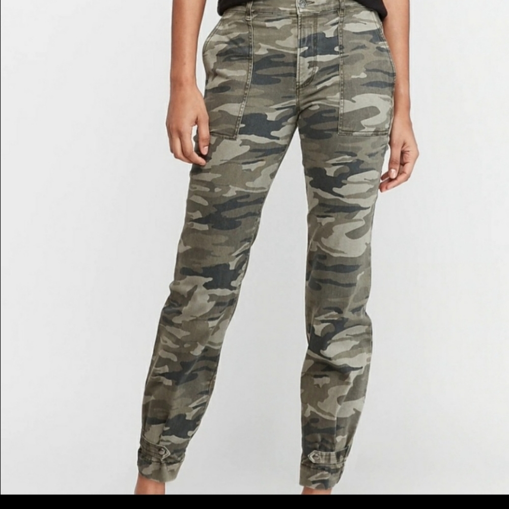 Express High Rise Cropped Straight Camo sz 8